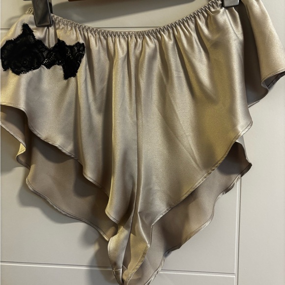 Victoria's Secret Cream and Black Lace Chemise Set - Picture 8 of 9